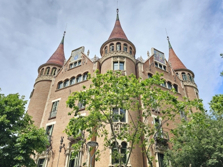 La Casa de Les Punxes (215-460m2)